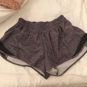 Lululemon hotty hot low rise shorts 2.5”